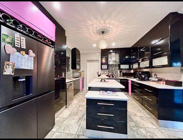 4 BEDROOM HOUSE FOR SALE IN BRITS CENTRAL